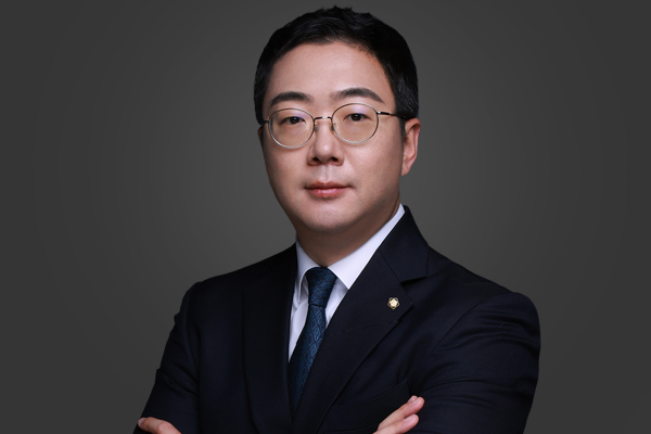 김석
